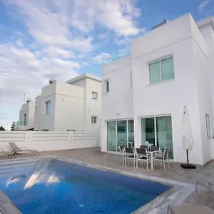 https://villa-ioli-green-bay-protaras.protaras-cy-hotels.com